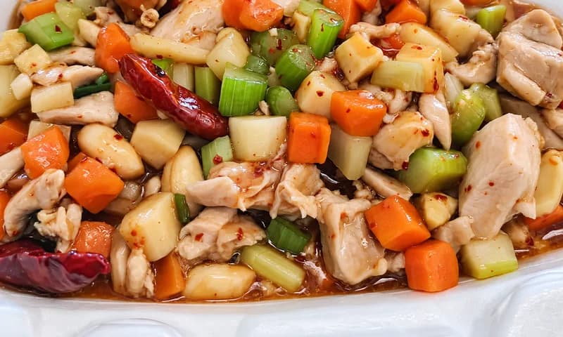 Kung pao chicken with celery, carrots and dried chilies