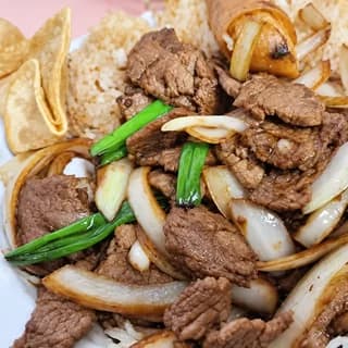 Mongolian beef with onions and green onions